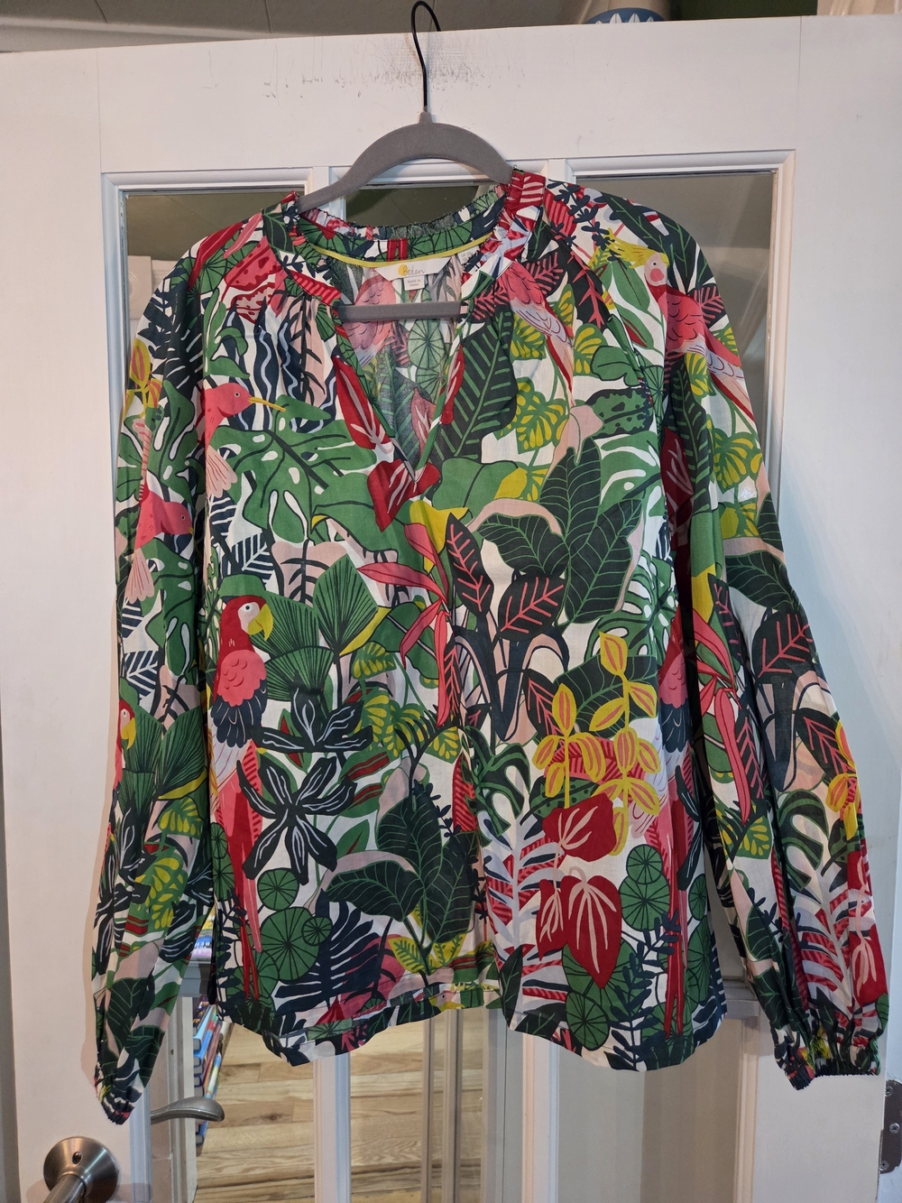 Boden Tropical Leaf & Parrot V-Neck Blouse - Green, Pink, Yellow - Size 16/18 - Picture 4 of 8